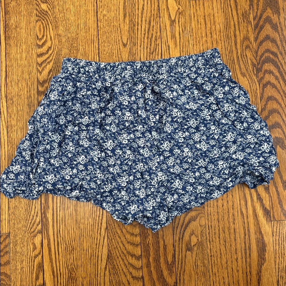 Forever 21 Floral Blue and White Flowy Shorts Size Small